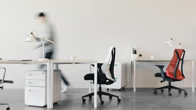 電動キックボードはヘルメット無しでも乗れる?ライダーは常にヘルメットを着用すべし!