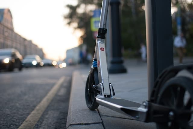 電動キックボードが7月1日から歩道走行可能に｜環境にやさしい新しい交通手段